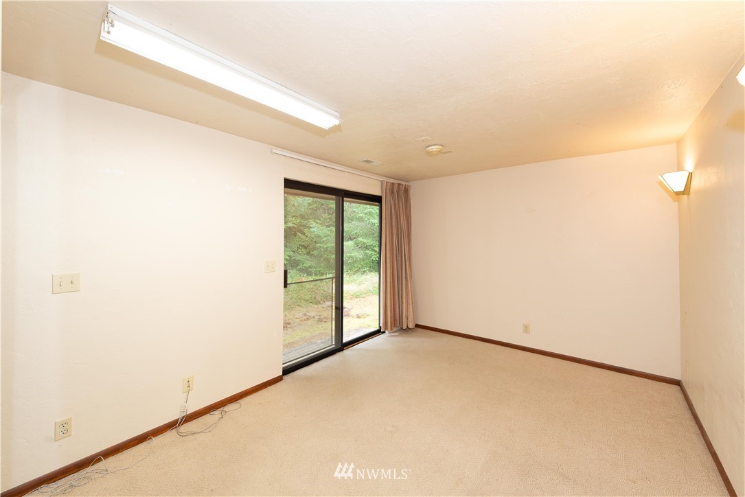 1440 Southwest Spruce Road Port Orchard, WA 98367 - Photo 5 of 25 Gallery Image 5