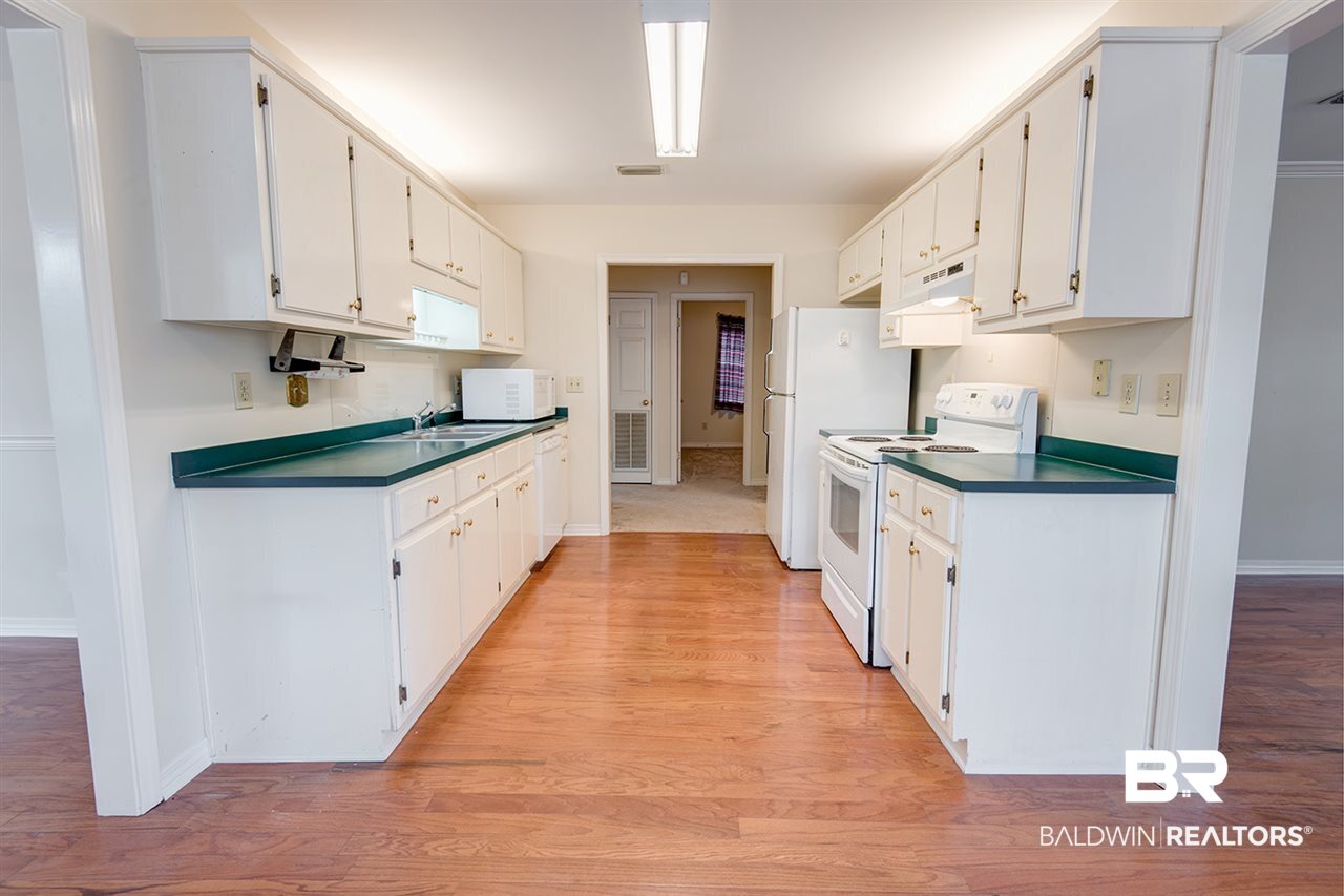 19 Felder Place Mobile, AL 36606 - Photo 7 of 26 Kitchen