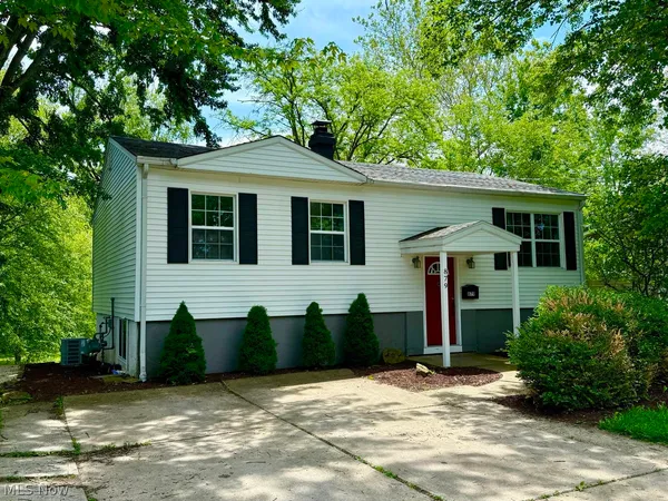 $289,000 | 879 Kimberly Circle, Oberlin, OH 44074