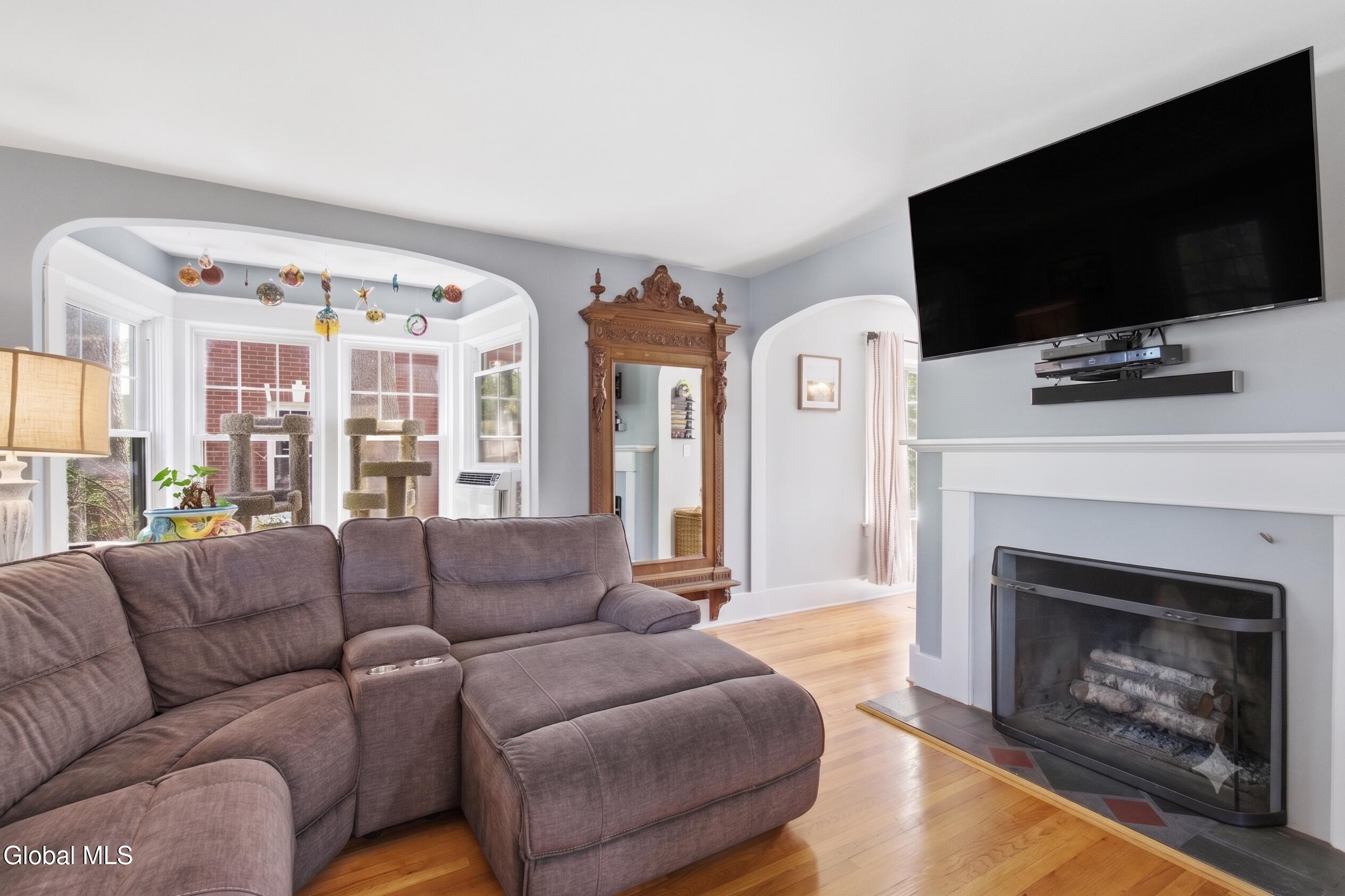 809 Wright Avenue Schenectady, NY 12309 - Photo 6 of 35 1
