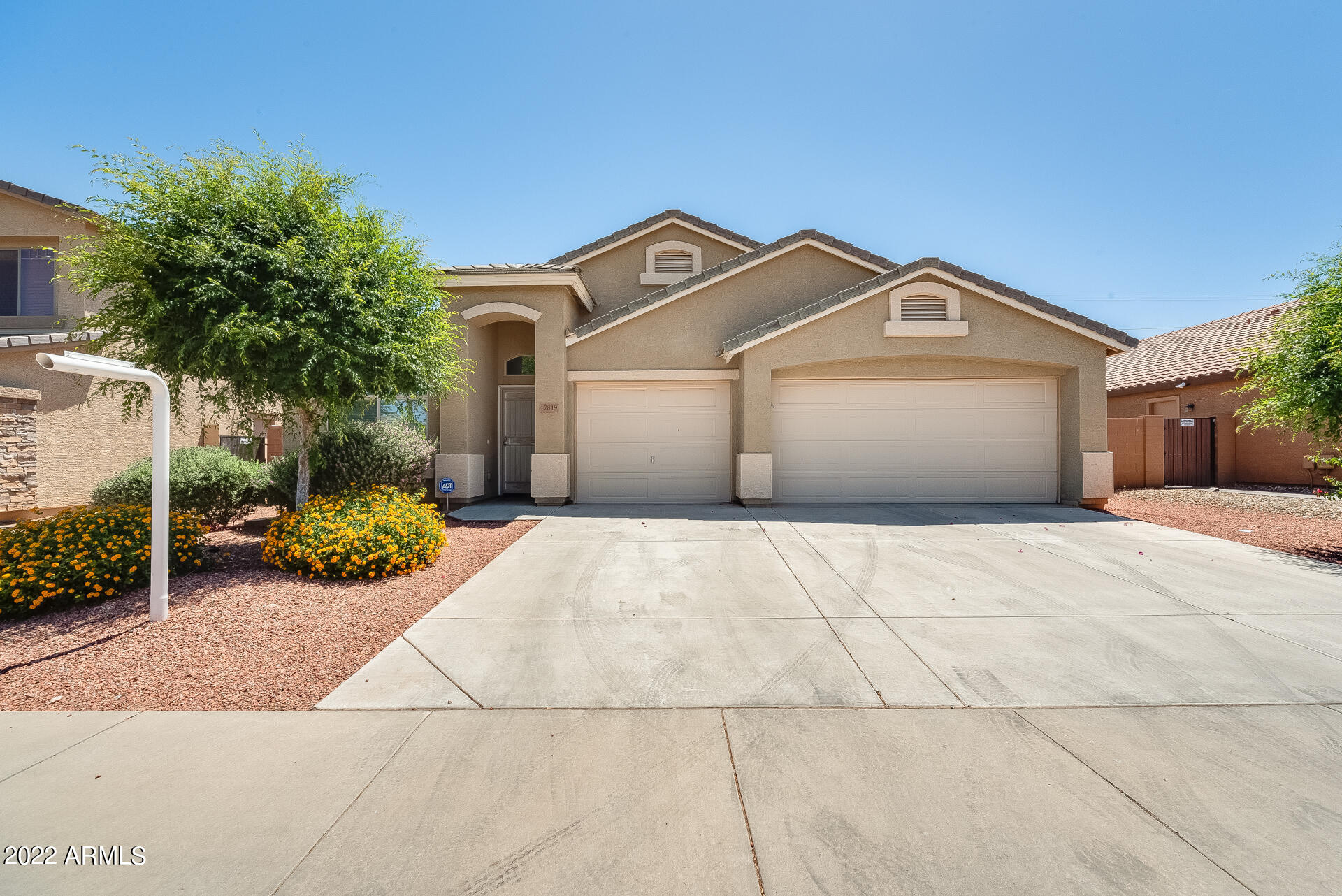 17819 West Charter Oak Road Surprise, AZ 85388 - Photo 5 of 37