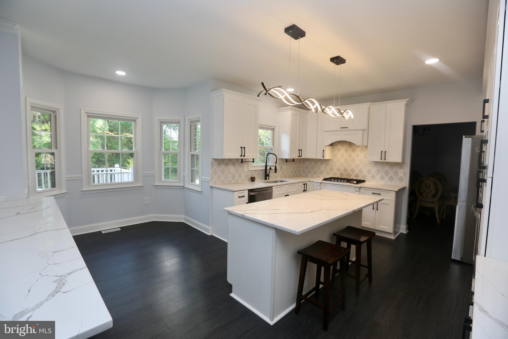 16 Cotswold Way Sewell, NJ 08080 - Photo 14 of 52 a large kitchen with a table and chairs