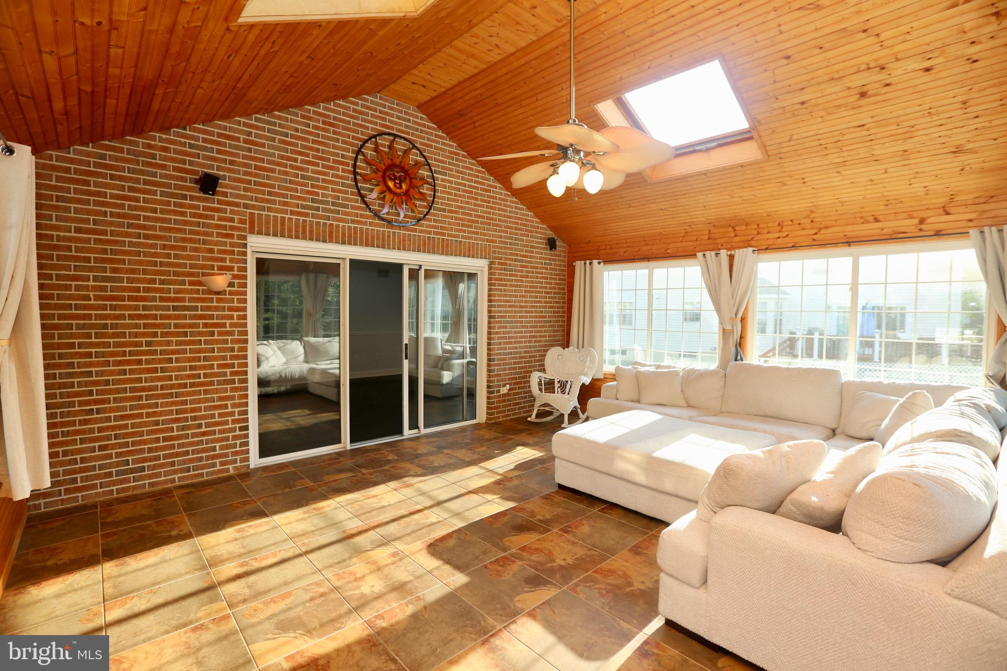 16 Cotswold Way Sewell, NJ 08080 - Photo 19 of 52 a spacious bedroom with a bed and a large window