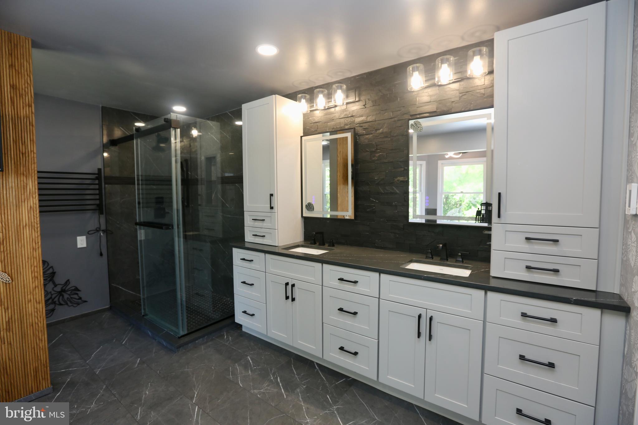 16 Cotswold Way Sewell, NJ 08080 - Photo 32 of 52 a bathroom with double vanity and a mirror