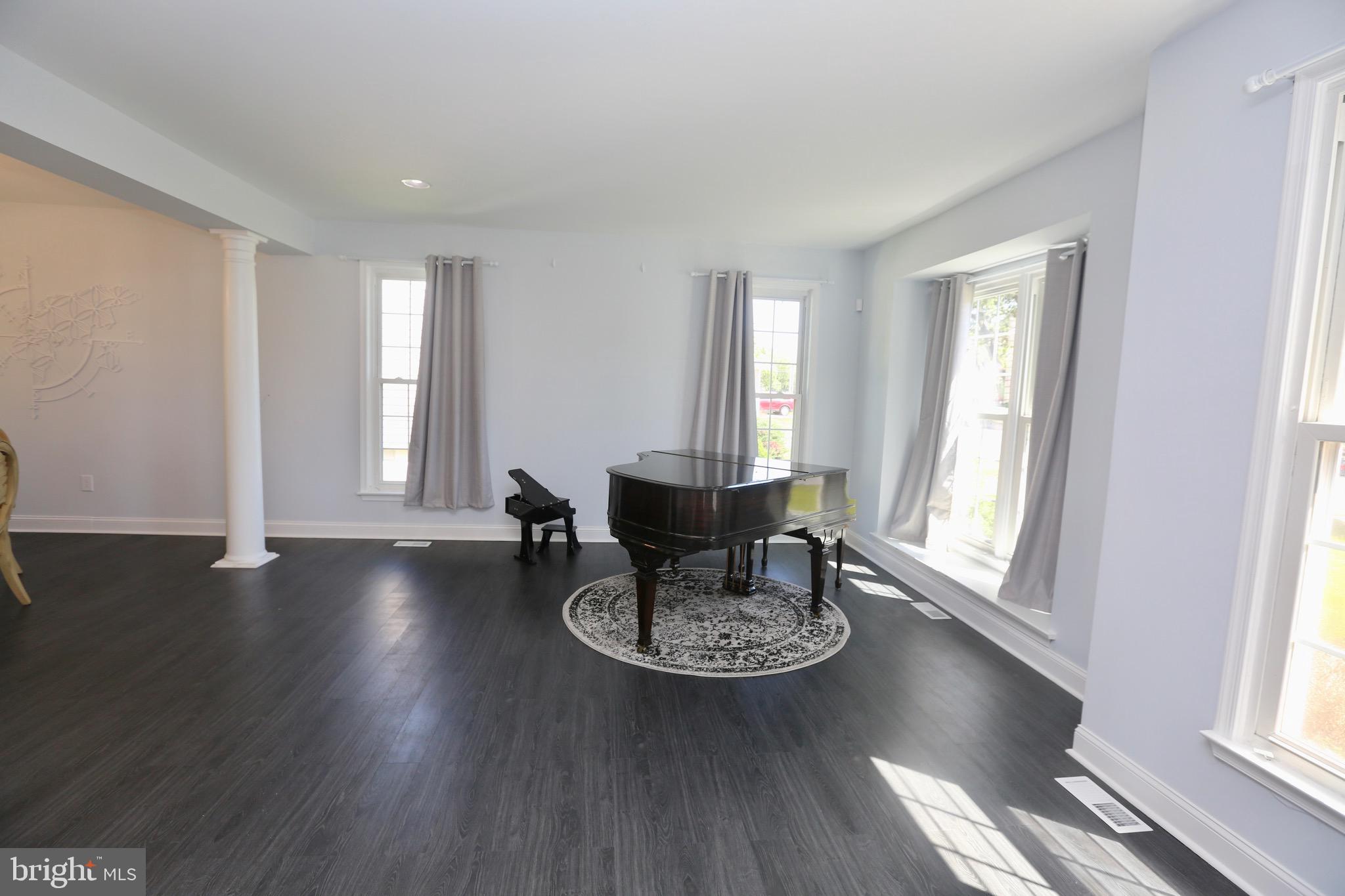 16 Cotswold Way Sewell, NJ 08080 - Photo 7 of 52 a living room with furniture and window