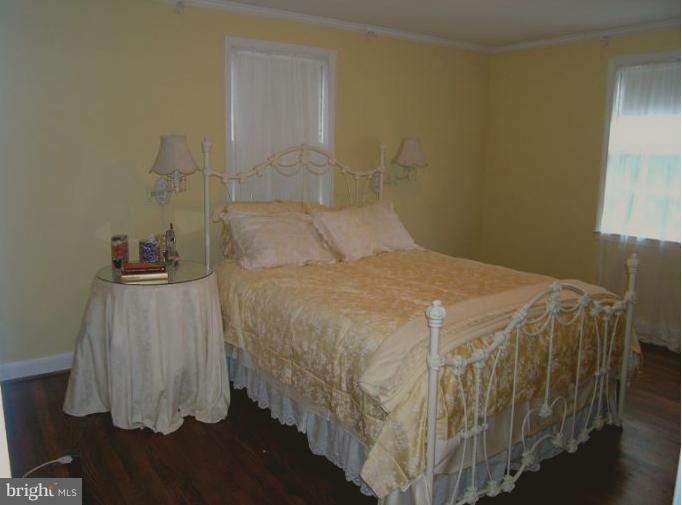 190 Stanmore Road Baltimore, MD 21212 - Photo 2 of 15 a bedroom with a bed and a window