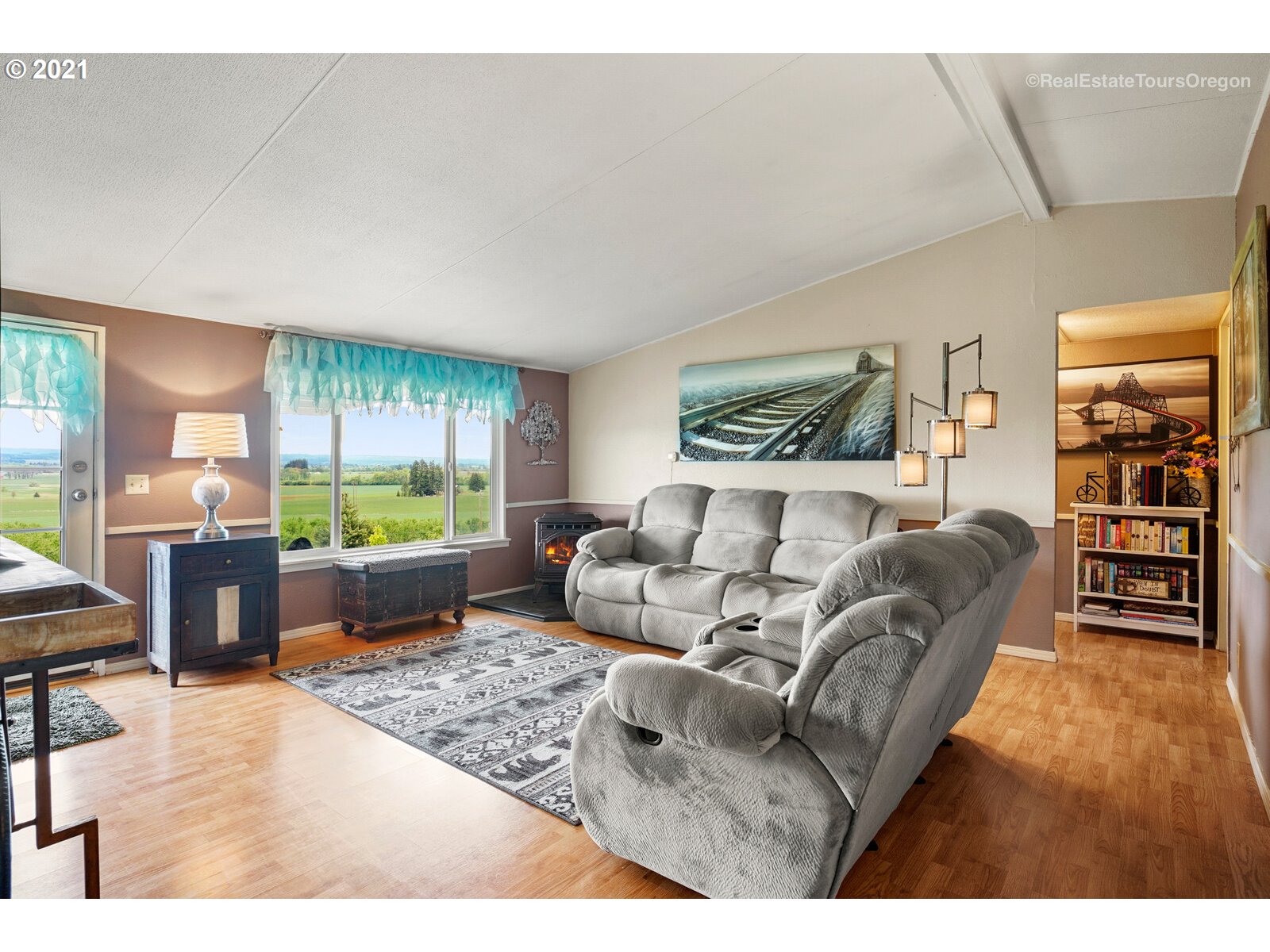 48500 Northwest Hillside Road Forest Grove, OR 97116 - Photo 8 of 32 Gallery Image 8