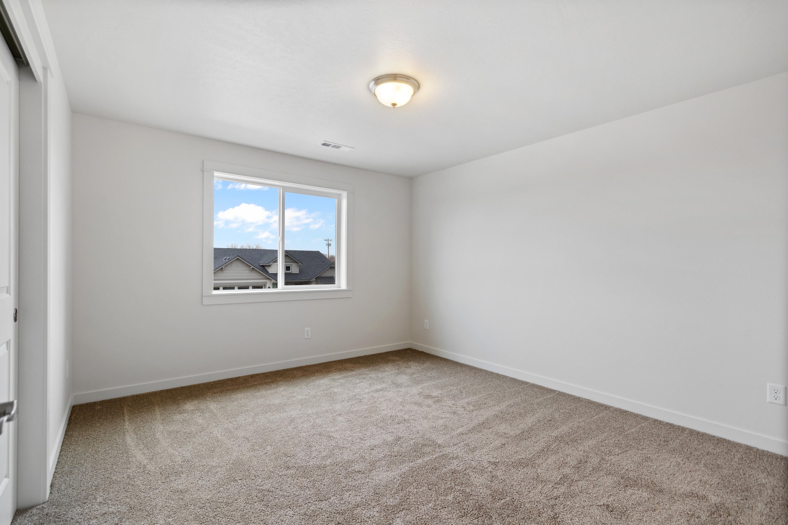62843 Northeast Daniel Road, Unit LOT 19 Bend, OR 97701 - Photo 18 of 20 Timberline - Bedroom