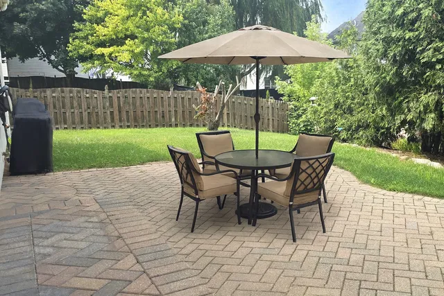 $2,800 | 1433 Deer Creek Lane, Lake In The Hills, IL 60156