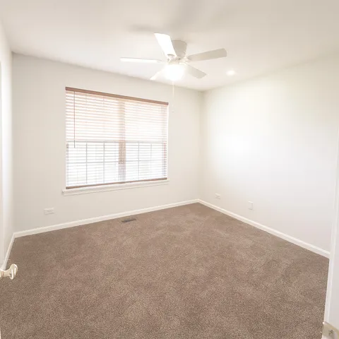 $2,800 | 1433 Deer Creek Lane, Lake In The Hills, IL 60156