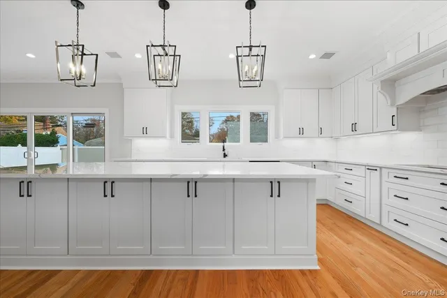 $1,775,000 | 39 Cobalt Lane, Westbury, NY 11590