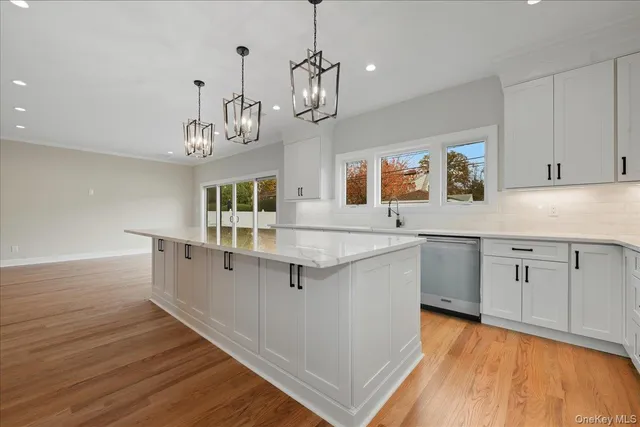 $1,775,000 | 39 Cobalt Lane, Westbury, NY 11590