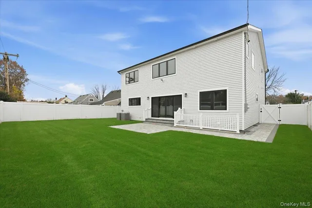 $1,775,000 | 39 Cobalt Lane, Westbury, NY 11590