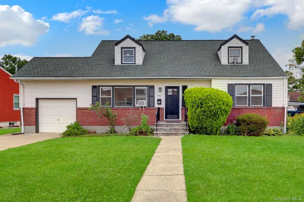 $799,990 | 792 Highview Avenue, Westbury, NY 11590