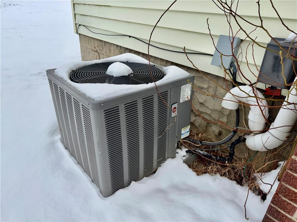 306 Cleveland Street Kittanning, PA 16201 - Photo 21 of 24 a utility room with dryer and washer