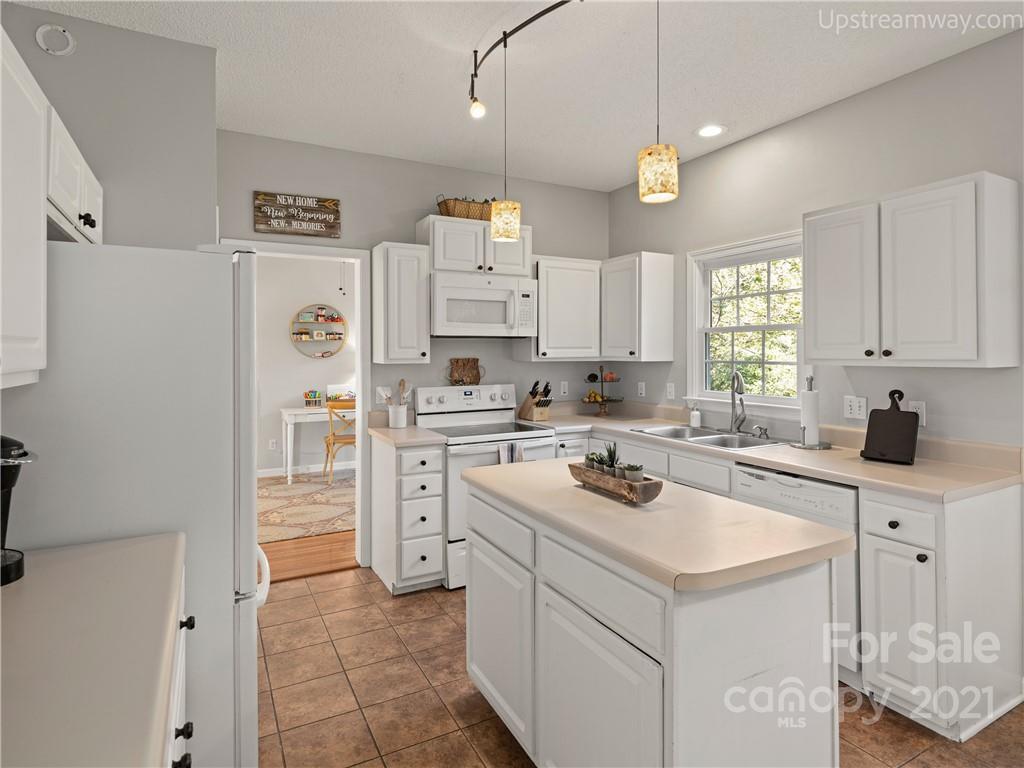 12 Barberry Road Fletcher, NC 28732 - Photo 8 of 24 Gallery Image 8