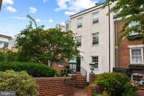 $1,378,500 | 116 Cameron Mews, Alexandria, VA 22314