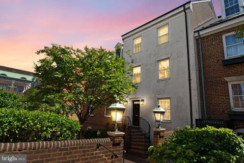 $1,378,500 | 116 Cameron Mews, Alexandria, VA 22314