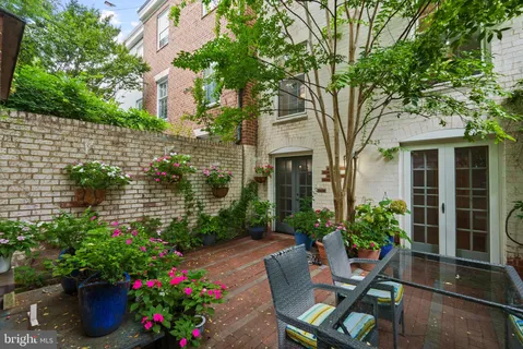 $1,378,500 | 116 Cameron Mews, Alexandria, VA 22314