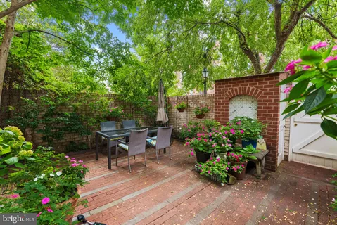 $1,378,500 | 116 Cameron Mews, Alexandria, VA 22314