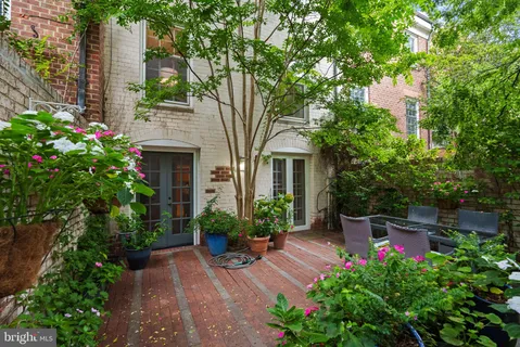 $1,378,500 | 116 Cameron Mews, Alexandria, VA 22314