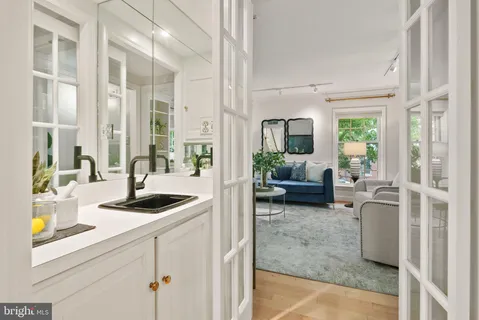 $1,378,500 | 116 Cameron Mews, Alexandria, VA 22314