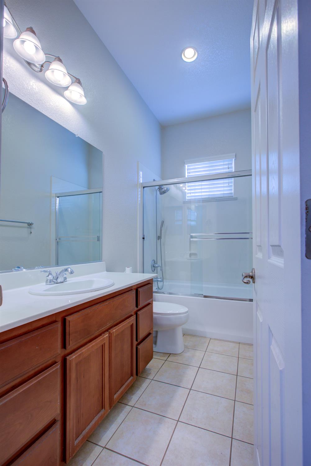 1709 Thomas Court Modesto, CA 95355 - Photo 8 of 39