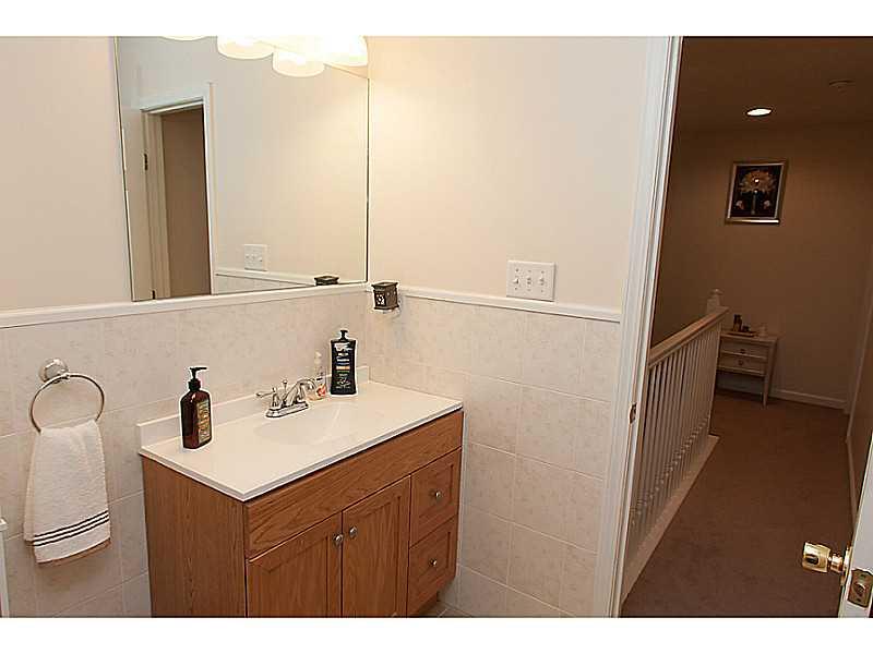 5132 McAnulty Road Pittsburgh, PA 15236 - Photo 8 of 22 Full Bath.