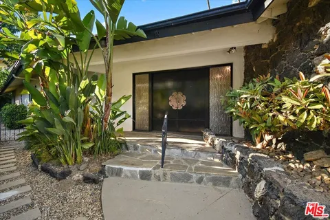 $2,049,500 | 15451 Longbow Drive, Sherman Oaks, CA 91403