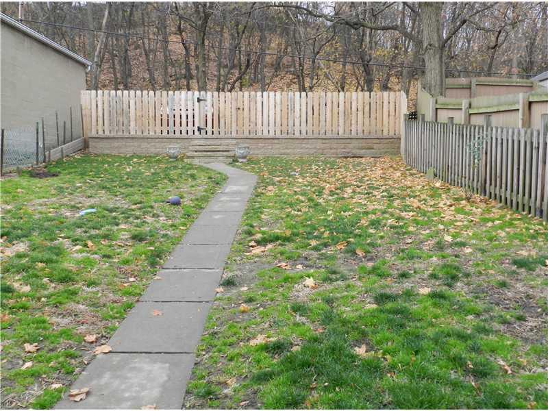 1518 Beaver Road Ambridge, PA 15003 - Photo 3 of 14 Yard/Garden.