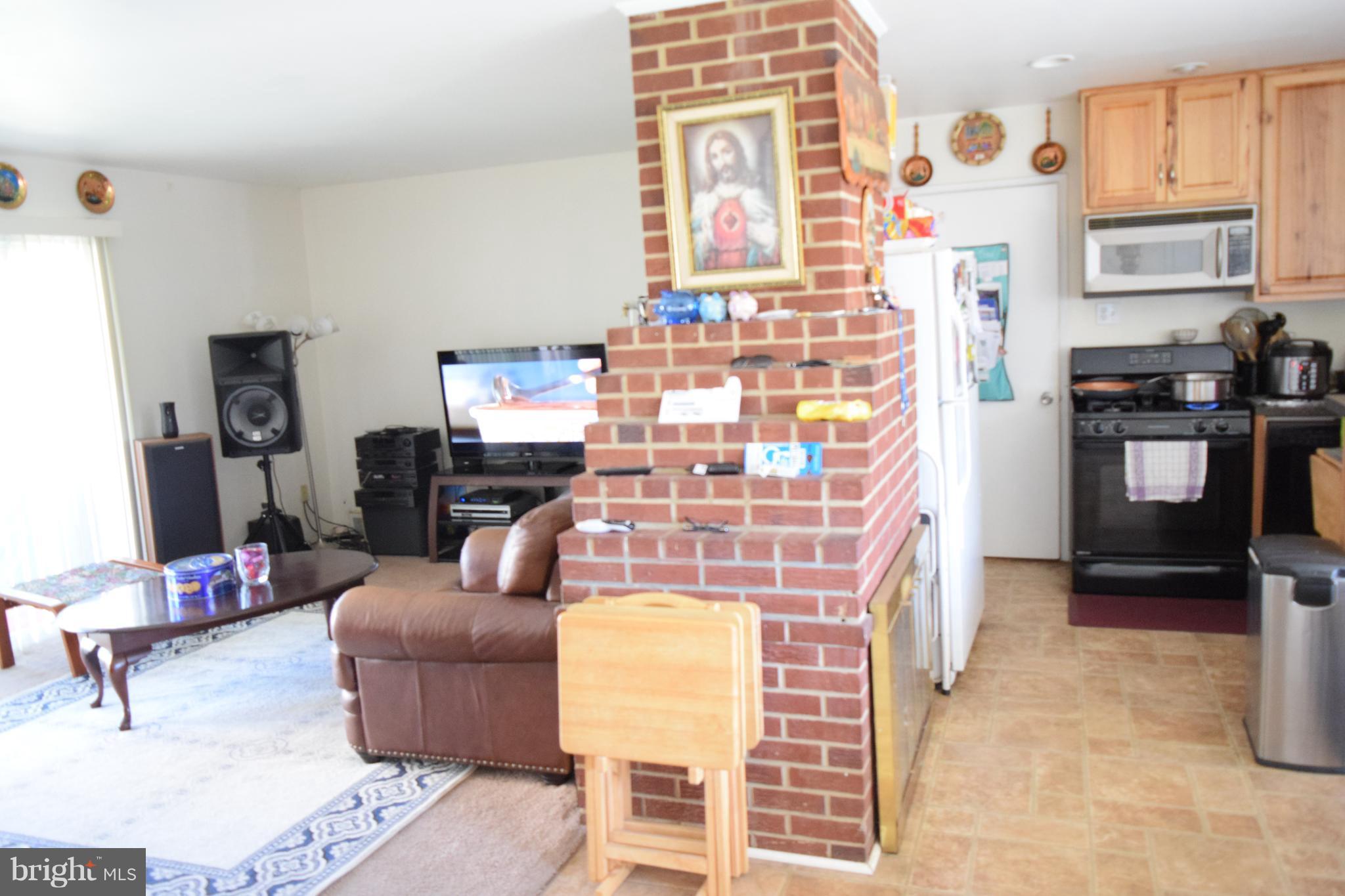 5203 Columbia Road Springfield, VA 22151 - Photo 11 of 16 Interior (General)