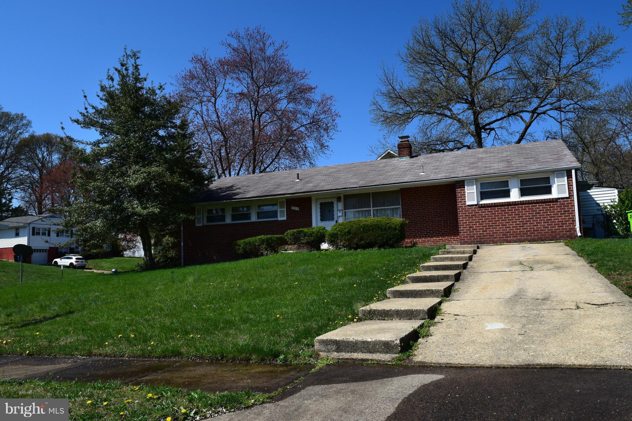 5203 Columbia Road Springfield, VA 22151 - Photo 14 of 16 Exterior (Front)