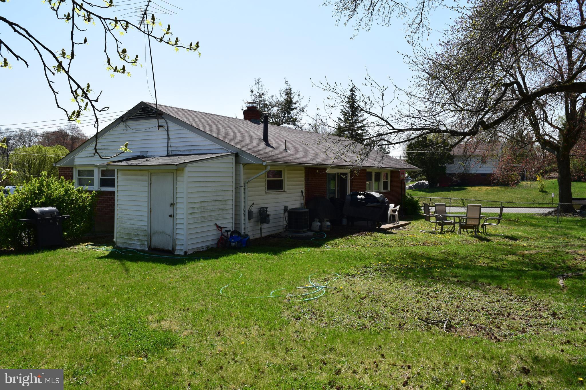 5203 Columbia Road Springfield, VA 22151 - Photo 15 of 16 Exterior (Rear)