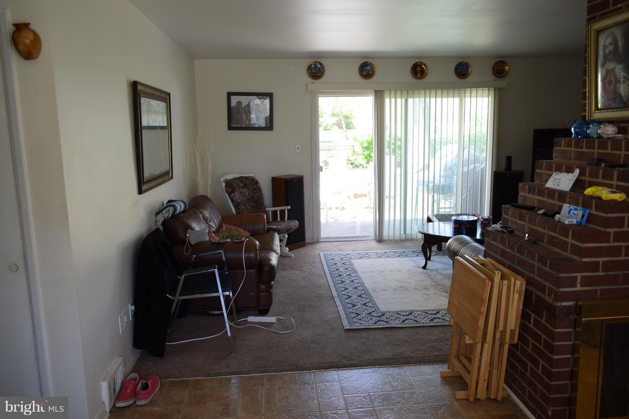 5203 Columbia Road Springfield, VA 22151 - Photo 4 of 16 Interior (General)