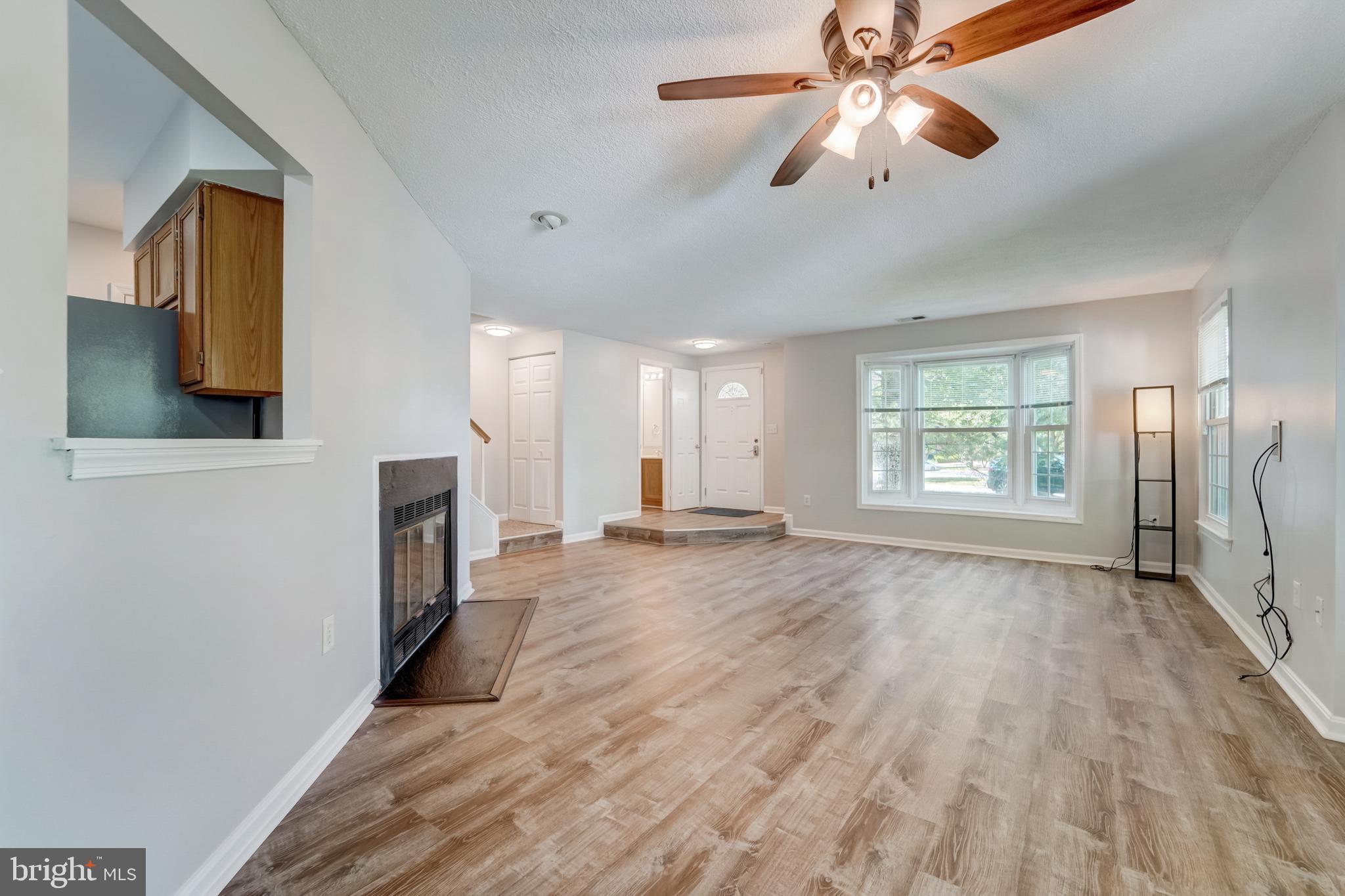 9334 Palmer Place, Unit 23 Laurel, MD 20708 - Photo 4 of 25 Living Room