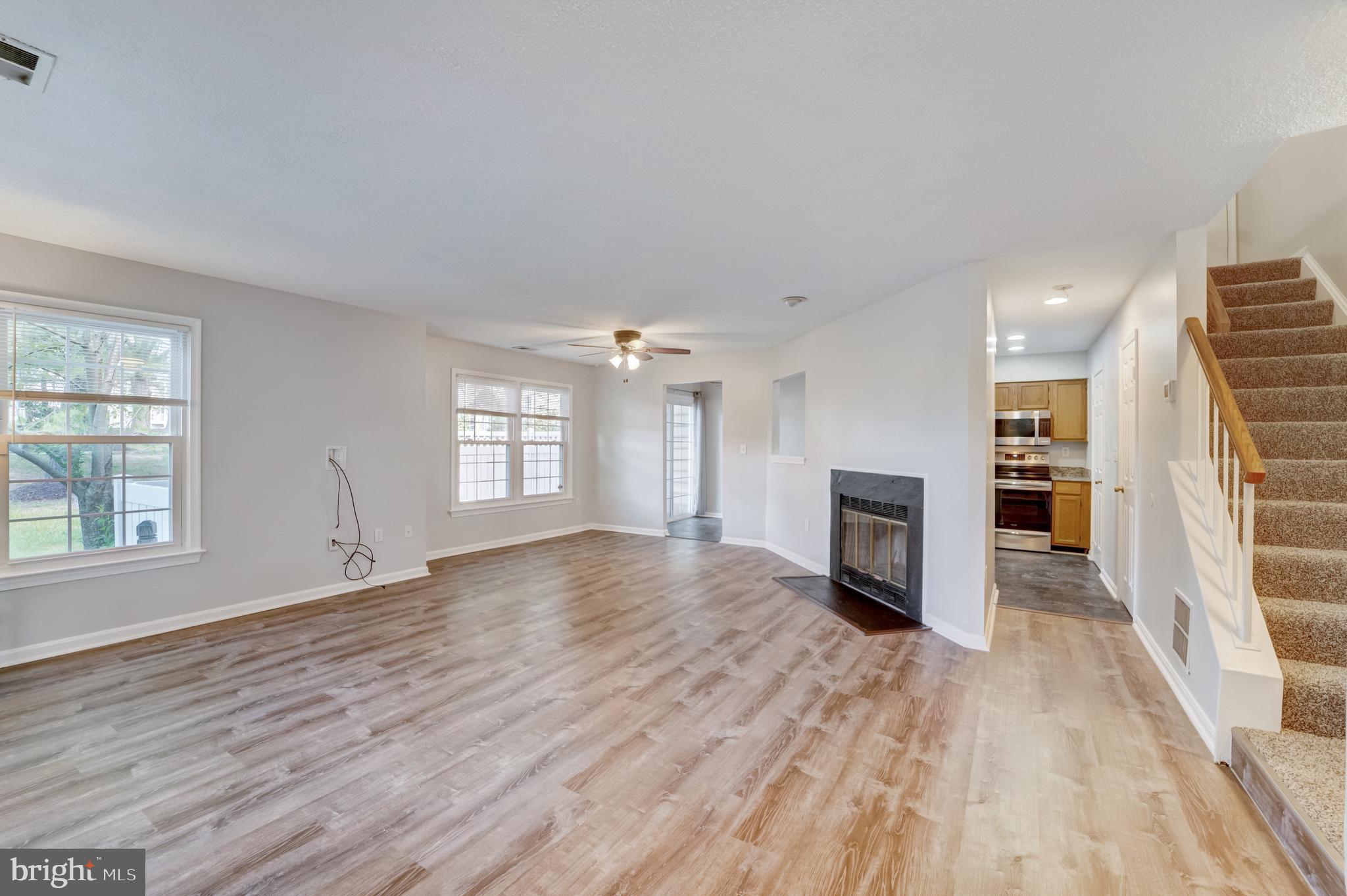 9334 Palmer Place, Unit 23 Laurel, MD 20708 - Photo 5 of 25 Living Room