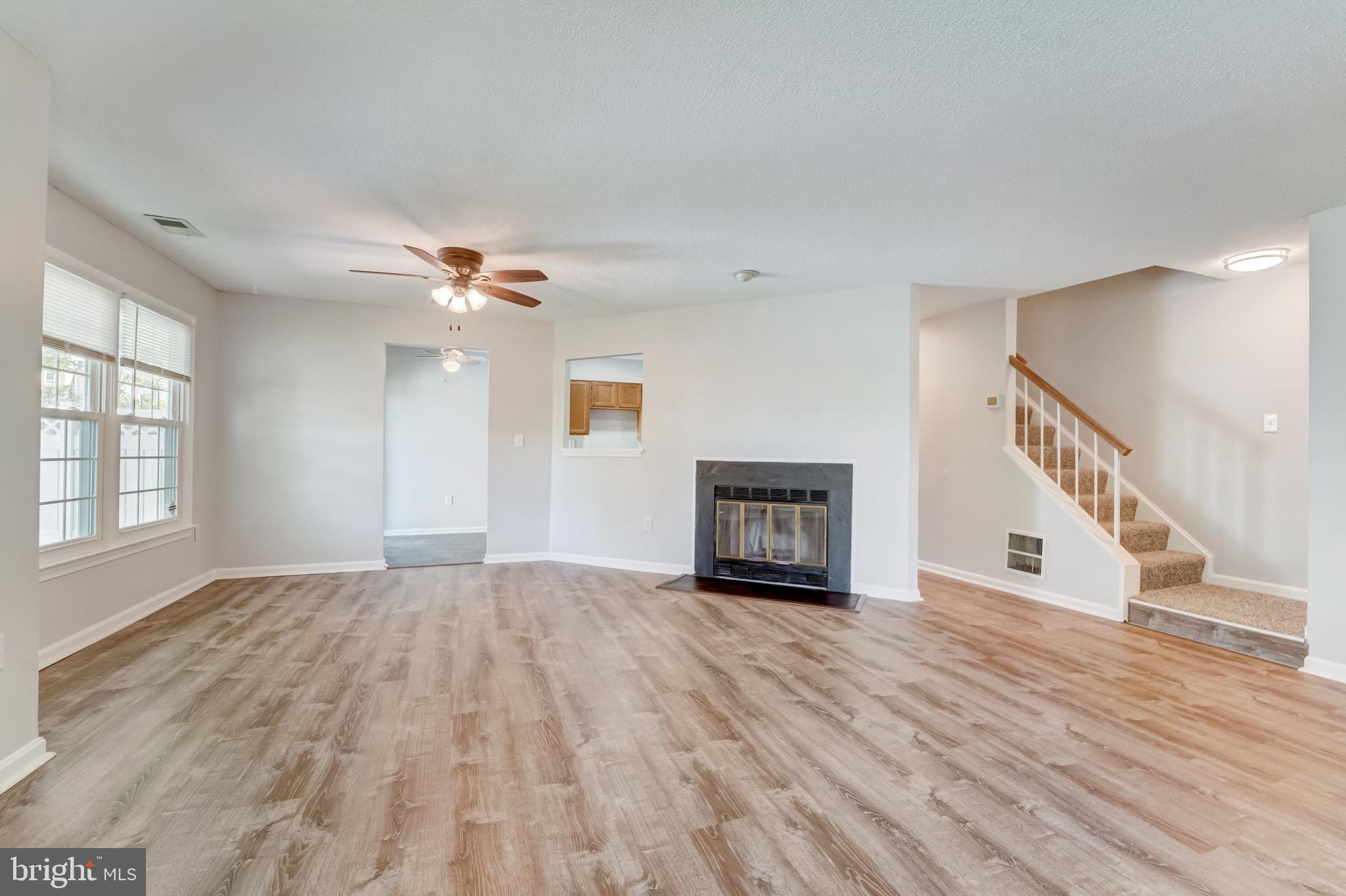 9334 Palmer Place, Unit 23 Laurel, MD 20708 - Photo 6 of 25 Living Room