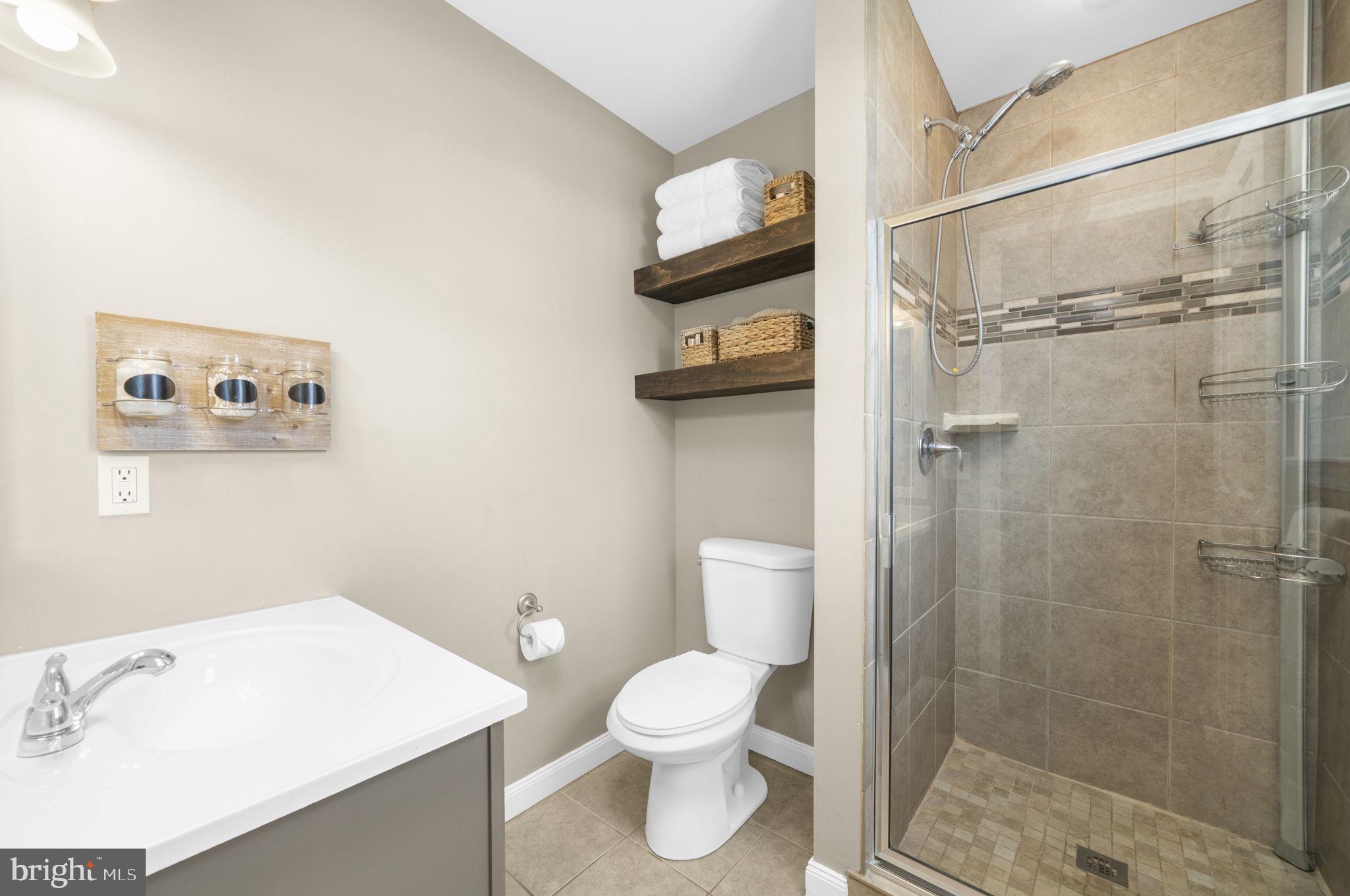 150 Nectar Run Telford, PA 18969 - Photo 22 of 41 a bathroom with a toilet a sink and a shower