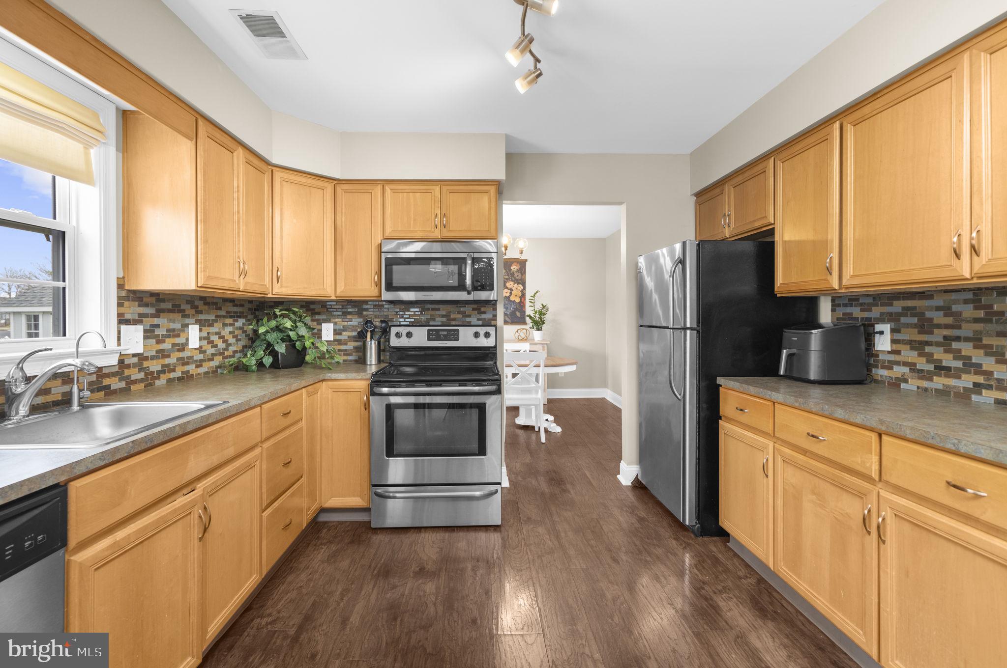 150 Nectar Run Telford, PA 18969 - Photo 4 of 41 a kitchen with stainless steel appliances a refrigerator sink and microwave