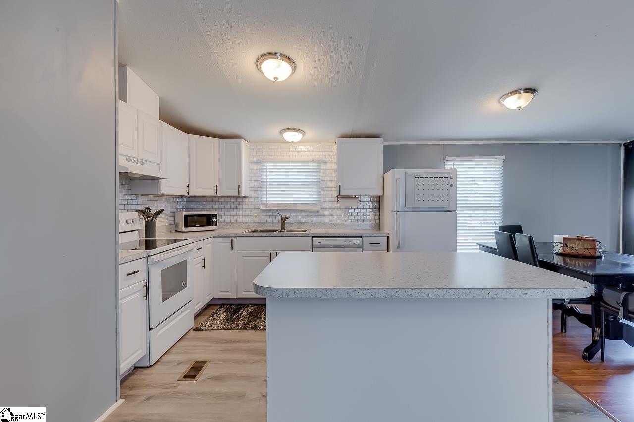145 Sullivan Road Simpsonville, SC 29680 - Photo 10 of 30