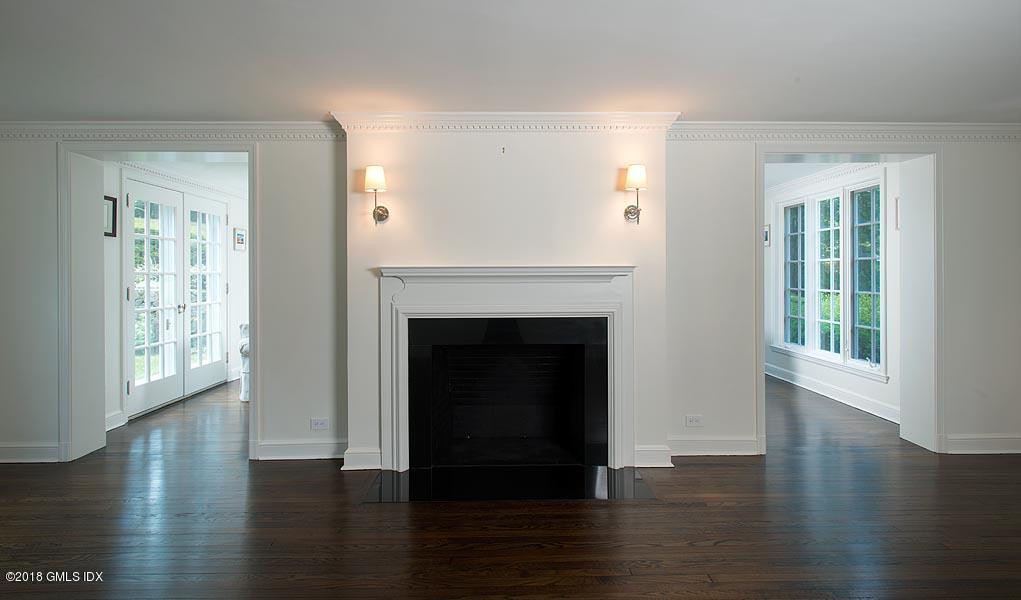 99 Husted Lane Greenwich, CT 06830 - Photo 3 of 18 LIVING ROOM