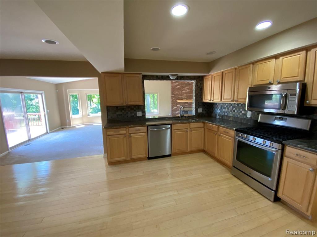 515 Plum Ridge Drive Rochester Hills, MI 48309 - Photo 24 of 46