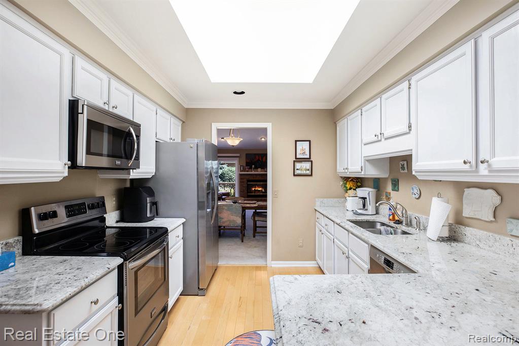 2210 London Bridge Drive Rochester Hills, MI 48307 - Photo 6 of 26