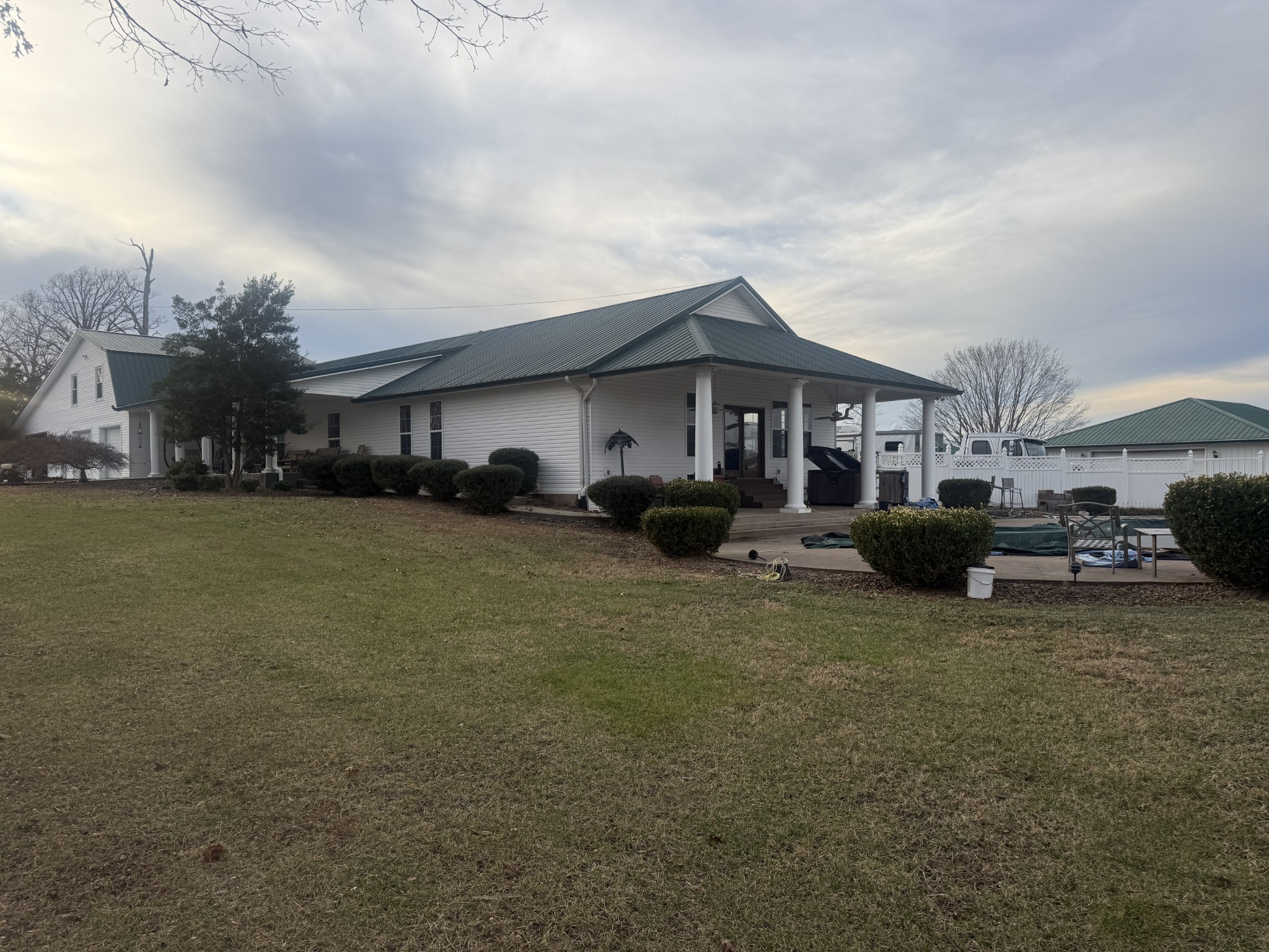 321 Bellview Road Waverly, TN 37185 - Photo 6 of 27 a view of a house with backyard and sitting area