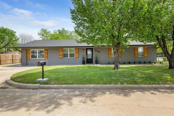 $290,000 | 610 South 10th Street, Sanger, TX 76266