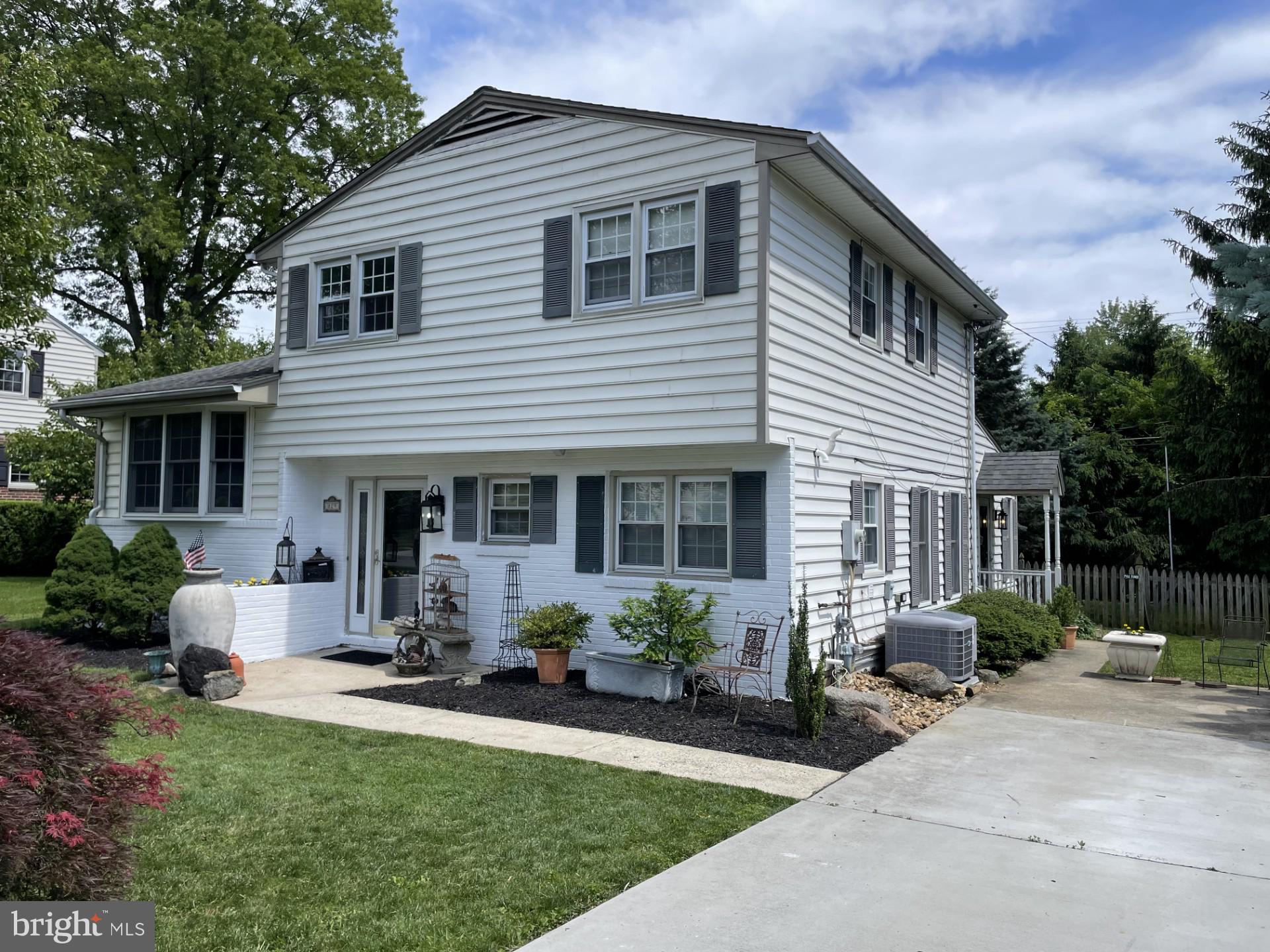 829 Kellogg Road Lutherville-Timonium, MD 21093 - Photo 2 of 42 a front view of house with a garden and patio