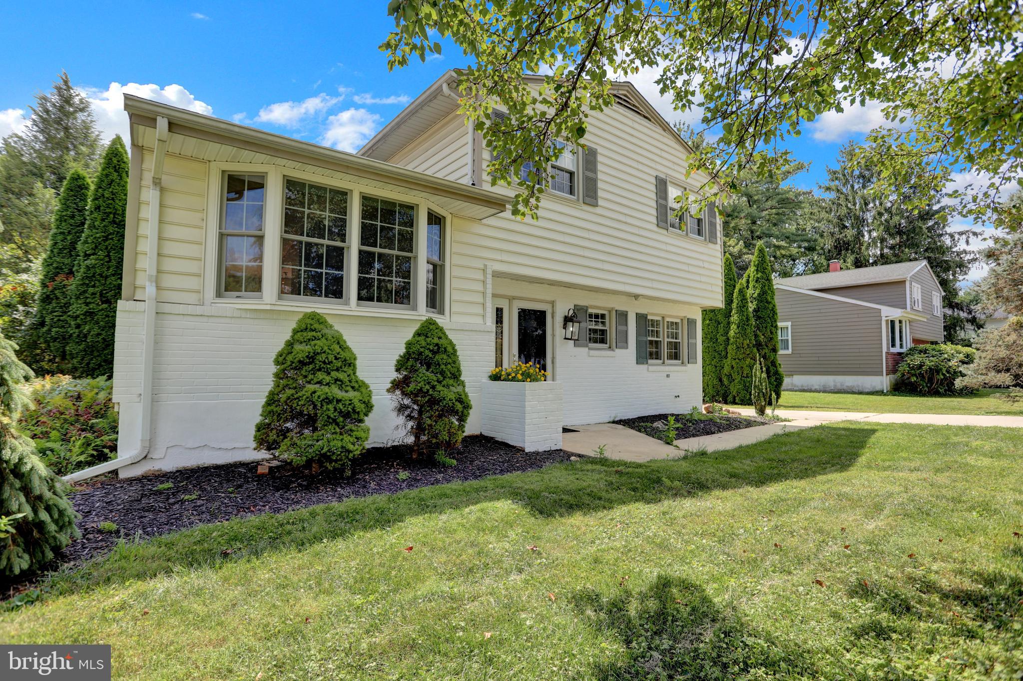 829 Kellogg Road Lutherville-Timonium, MD 21093 - Photo 37 of 42 a front view of a house with garden