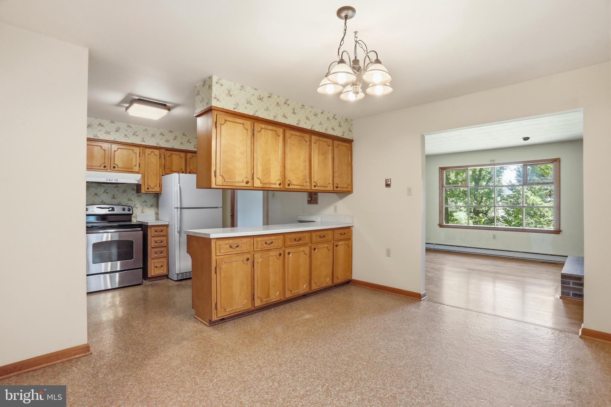 206 Dogwood Road Winchester, VA 22602 - Photo 15 of 39 Dining room