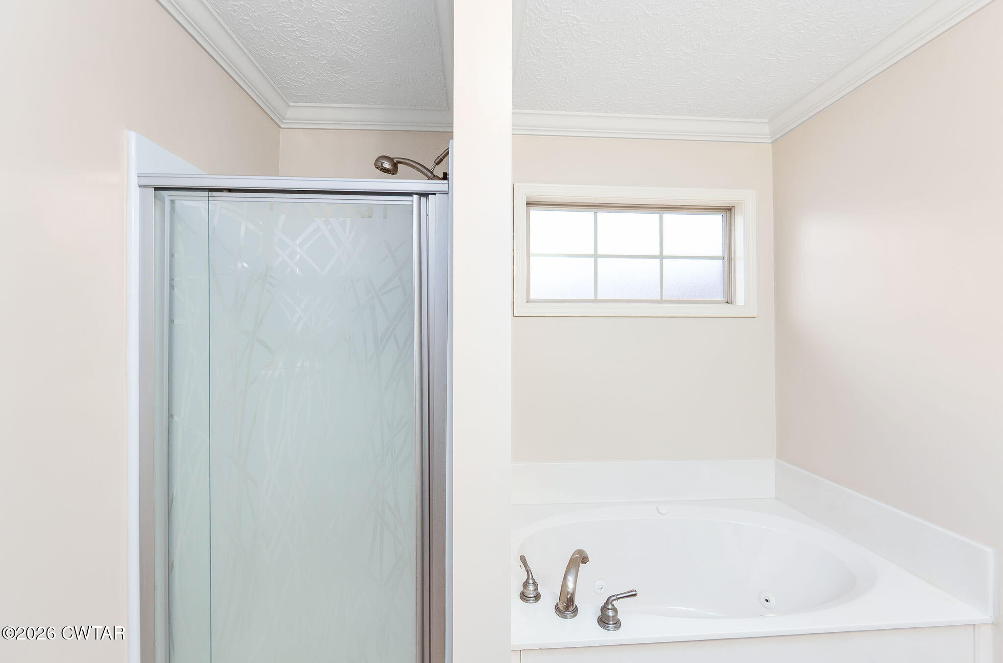 9 Sandbourne Cove Jackson, TN 38305 - Photo 14 of 22 a bathroom with a bathtub