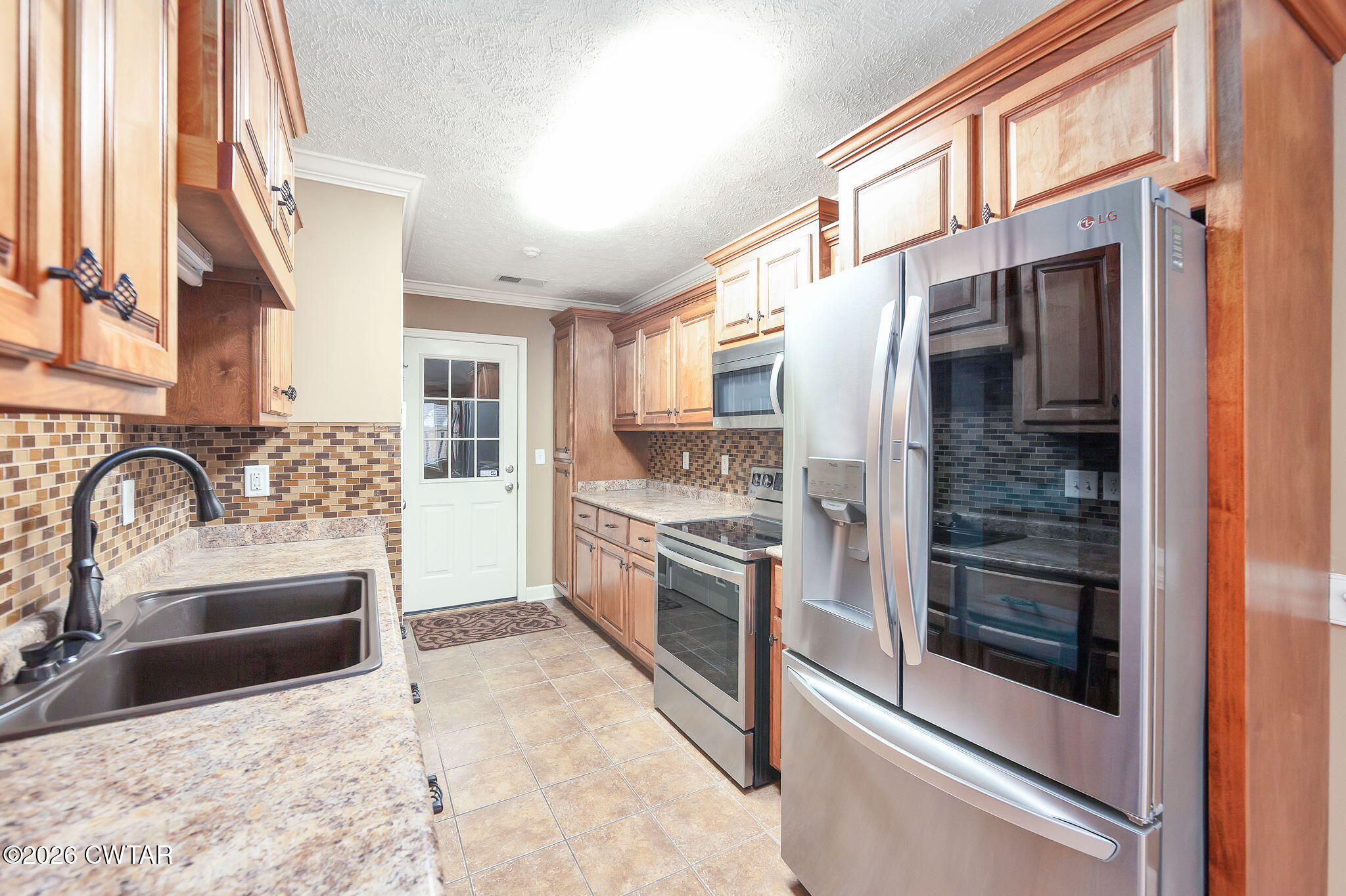 9 Sandbourne Cove Jackson, TN 38305 - Photo 6 of 22 a kitchen with stainless steel appliances granite countertop a refrigerator and a stove